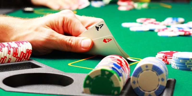 Poker là gì? Luật chơi Poker 8xbet dễ hiểu cho người mới bắt đầu